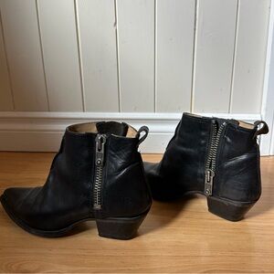 Frye Sacha short leather boot size 7